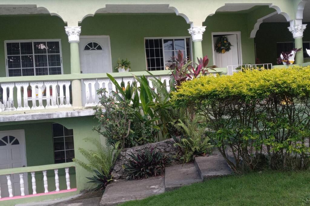אוצ'ו ריוס Cindy'S Garden Stay מראה חיצוני תמונה