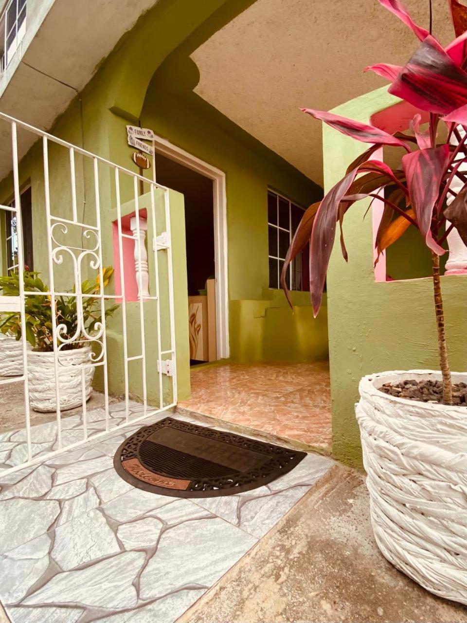 אוצ'ו ריוס Cindy'S Garden Stay מראה חיצוני תמונה