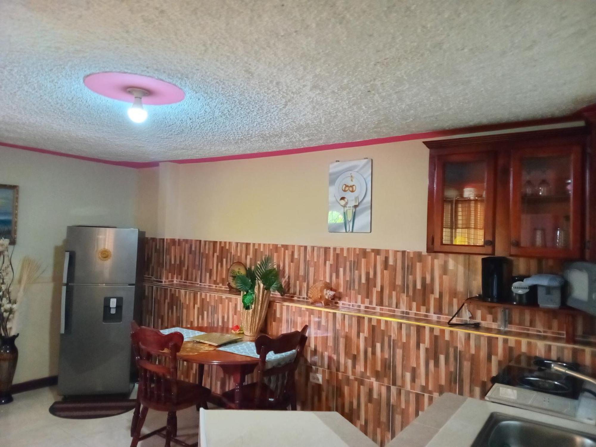 אוצ'ו ריוס Cindy'S Garden Stay מראה חיצוני תמונה
